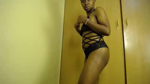 sugarsmile3 online show from February 12, 12:12 am