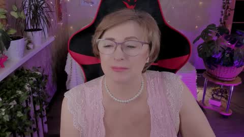 Vivien online show from March 14, 1:45 pm