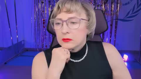 Vivien online show from February 22, 9:01 am