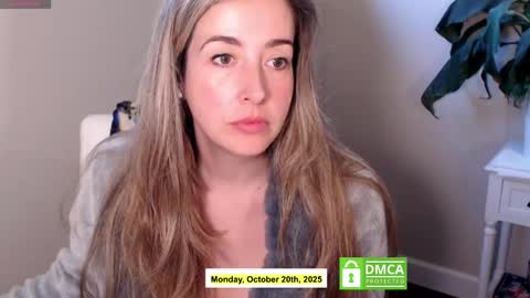 Snapshot of suggestivebehavior chatting on October 20, 3:15 pm Mia online show from October 20, 3:15 pm