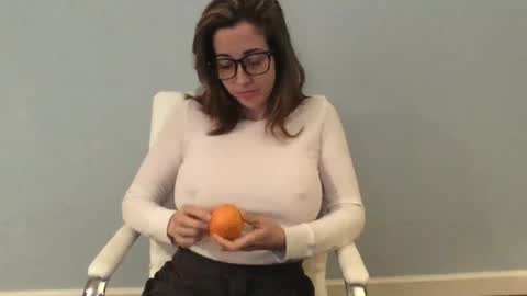 Snapshot of suggestivebehavior chatting on December 11, 2:30 am Mia online show from December 11, 2:30 am