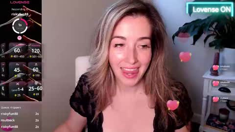 Snapshot of suggestivebehavior chatting on September 26, 3:42 pm Mia online show from September 26, 3:42 pm