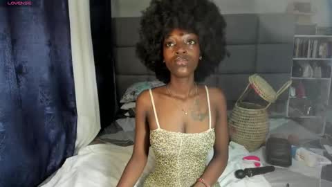 Snapshot of suhaila_suu chatting on October 21, 2:04 am suhaila_suu online show from October 21, 2:04 am