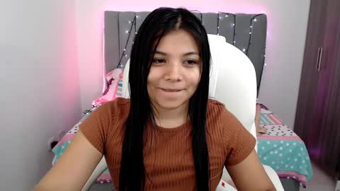 Snapshot of sumermoore chatting on February 3, 9:39 pm llll online show from February 3, 9:39 pm