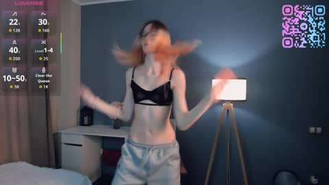 Kiki online show from April 3, 1:14 am