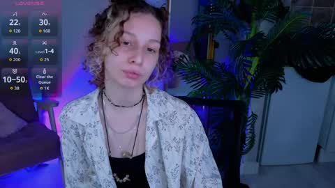 Mia online show from April 17, 5:53 am