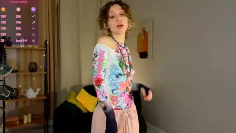 Mia online show from April 9, 6:30 am