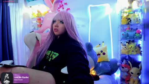 Snapshot of sunofureku_melody chatting on December 16, 3:30 am RAVENCLAU GIRL online show from December 16, 3:30 am