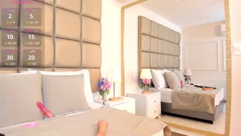 susanthomass online show from September 26, 8:06 pm