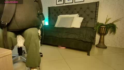   online show from January 15, 1:09 pm