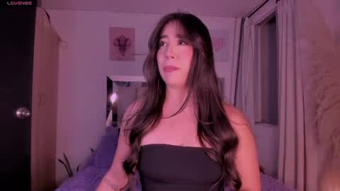 sussy_bell_ online show from August 6, 1:01 am