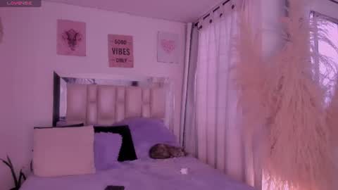 sussy_bell_ online show from July 27, 6:16 pm