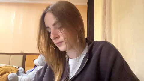 Emila online show from June 6, 1:39 pm