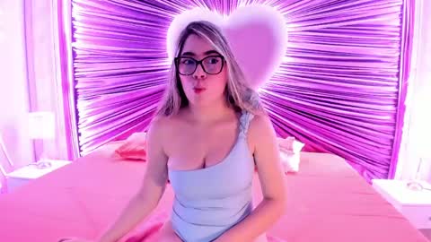 suzylee_ online show from April 26, 3:37 am