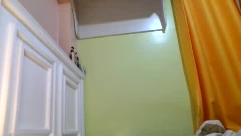 sweet52537 online show from March 12, 10:01 pm