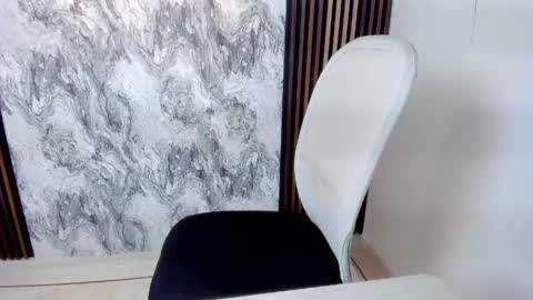Aura  online show from May 6, 8:46 pm