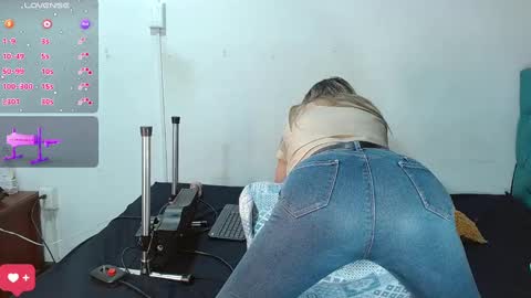 Snapshot of sweet_devil2 chatting on January 25, 4:31 pm kandy muller online show from January 25, 4:31 pm