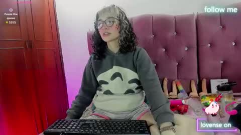  emmili  online show from October 28, 12:22 pm