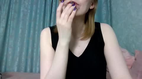 sweet_lilbunny online show from February 23, 6:18 pm