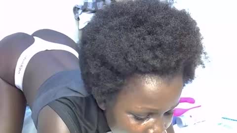 sweet_melodiyy online show from April 18, 8:09 pm