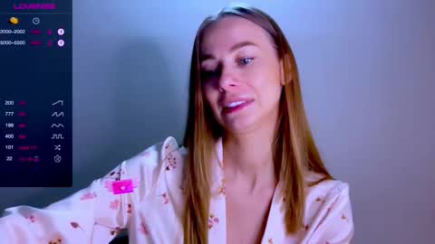 Mia online show from September 27, 10:44 am