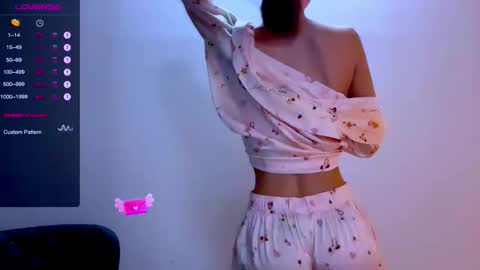 Mia online show from September 12, 5:31 pm