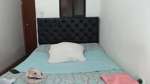 petite sweet online show from March 31, 12:05 pm