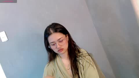 Snapshot of sweet_sirenxx chatting on January 14, 5:19 am Leah online show from January 14, 5:19 am