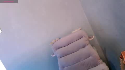 Snapshot of sweet_sirenxx chatting on December 8, 1:14 pm Leah online show from December 8, 1:14 pm