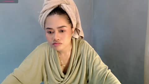 Snapshot of sweet_sirenxx chatting on February 23, 1:23 pm Leah online show from February 23, 1:23 pm