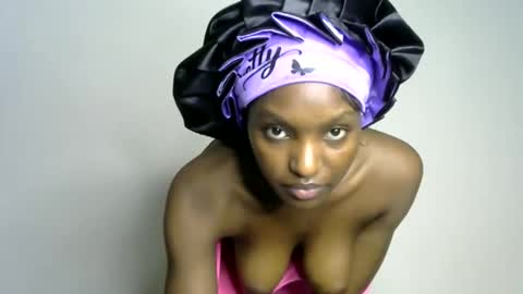 sweet_strawberina online show from June 3, 2:44 pm