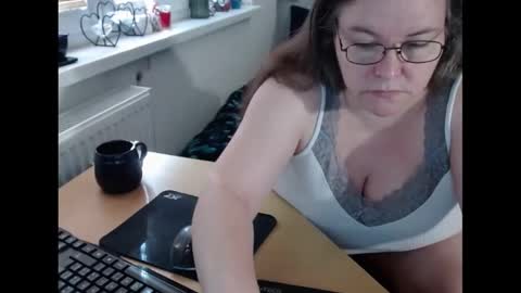 Sweetboobs85h online show from March 3, 8:32 am