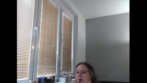 Sweetboobs85h online show from March 2, 8:21 am