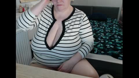 Sweetboobs85h online show from April 5, 7:46 pm