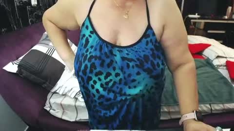 sweetestmilf4you online show from June 20, 6:33 pm