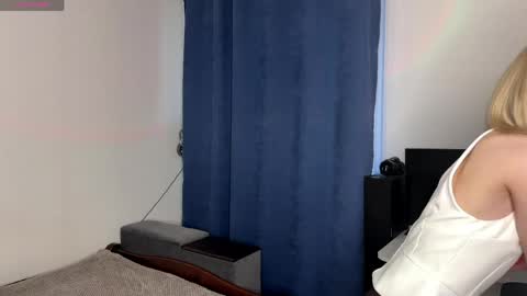 sweetilun online show from April 14, 3:23 pm