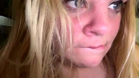 Lisa  online show from October 13, 3:58 pm