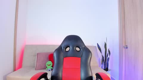 instagram sweetluna 0 online show from March 21, 5:29 pm