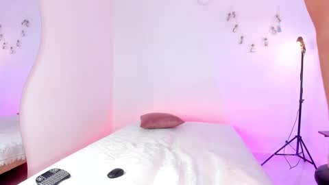 instagram sweetluna 0 online show from October 5, 5:18 pm