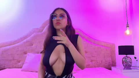 sweetlyundone online show from April 15, 7:58 pm