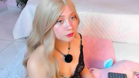 sweett_fire online show from April 17, 9:50 pm