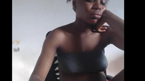 Snapshot of sweetxxpie chatting on October 29, 3:25 pm Sweetxxpie online show from October 29, 3:25 pm