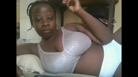 sweetyass25 online show from December 3, 9:00 am