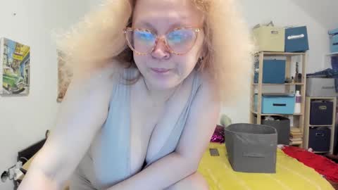 switchlorenx online show from January 12, 8:57 am