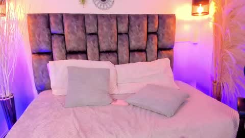 Kari  online show from April 16, 7:46 pm