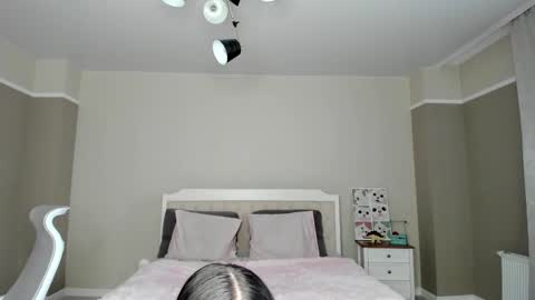 Snapshot of synop_sis chatting on October 17, 10:18 am Mila online show from October 17, 10:18 am