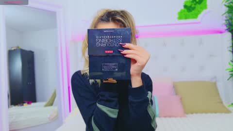 Arianna online show from December 2, 1:23 pm