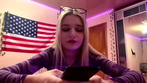 Mia online show from February 26, 7:13 pm