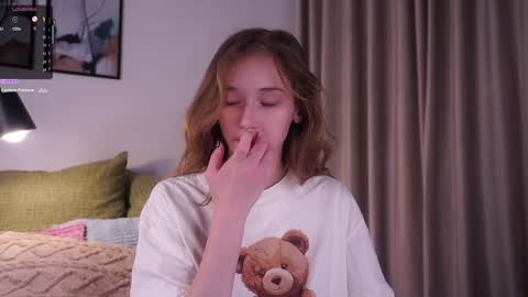 Mia online show from December 4, 2:03 am