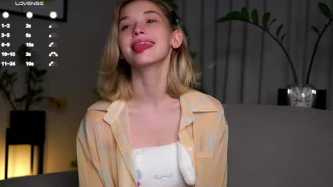 Mia online show from January 28, 1:29 am